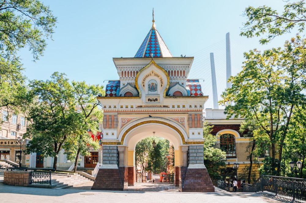 Николаевские Триумфальные ворота - достопримечательности Владивостока - Visit Primorye
