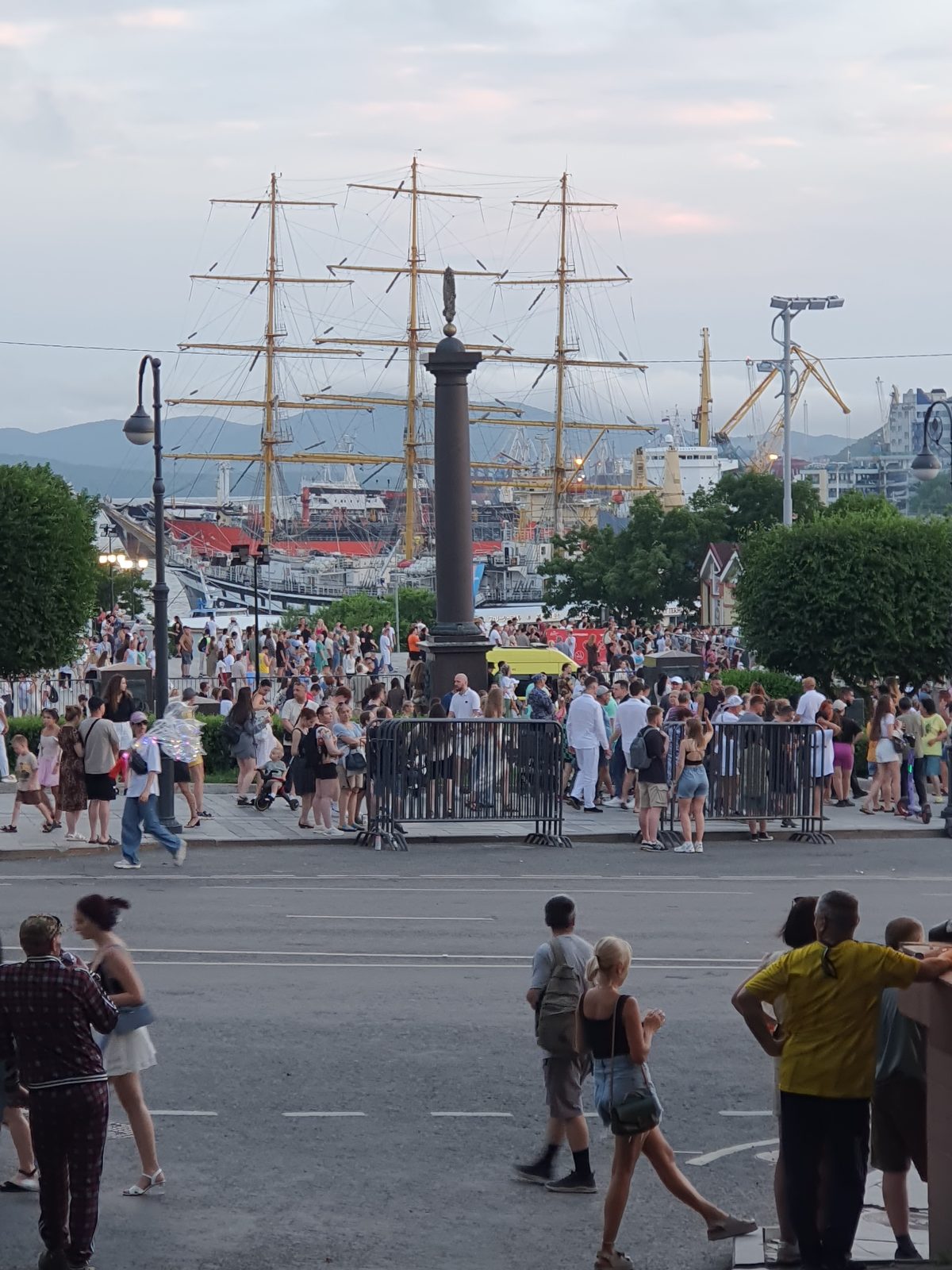 Море, маяки и мосты: большое знакомство с Владивостоком